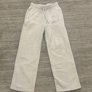 ARITZIA Gray Sweatpants BOYFRIEND FIT 
SIZE 2xs